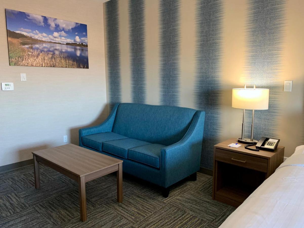 Meridian Inn & Suites Regina Airport Kültér fotó