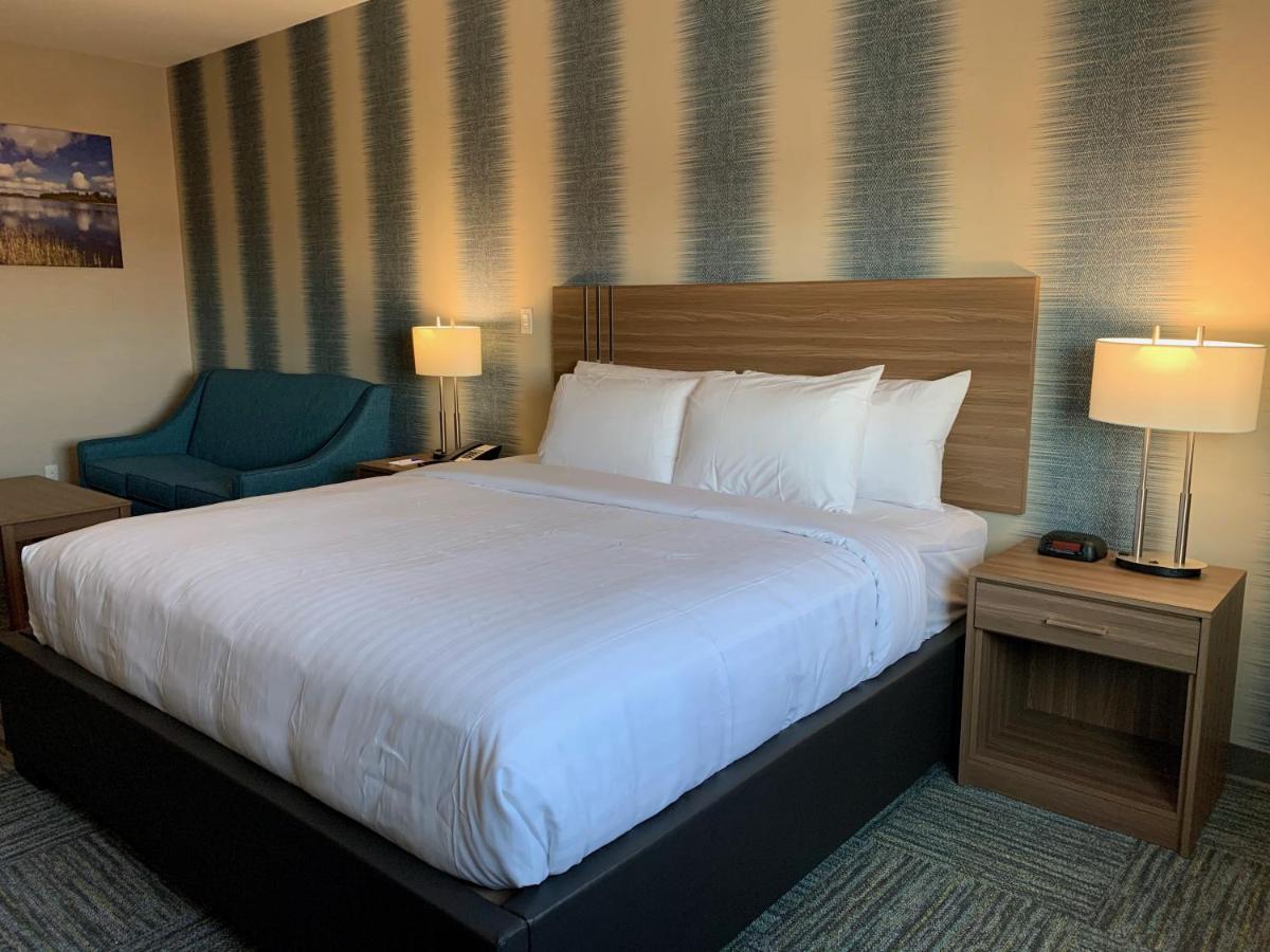 Meridian Inn & Suites Regina Airport Kültér fotó