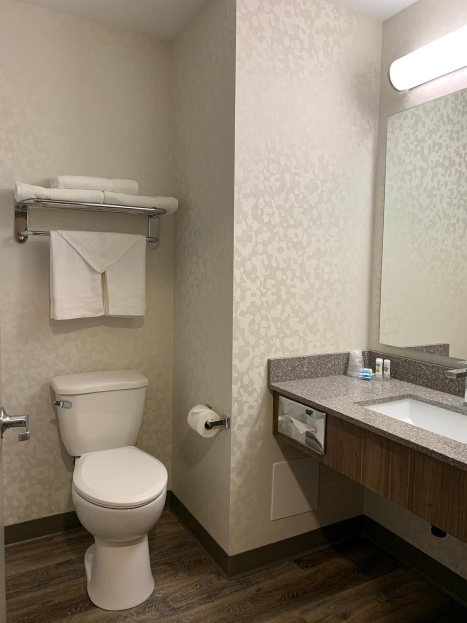 Meridian Inn & Suites Regina Airport Szoba fotó